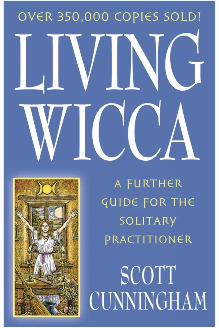 Living Wicca: A Further Guide for the Solitary Practitioner
